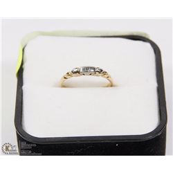 10 KT WHITE & YELLOW GOLD RING - SIZE 7 -