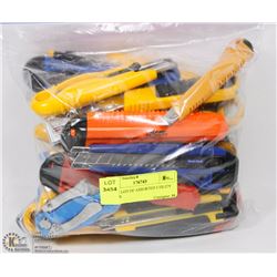 LARGE LOT OF ASSORTED UTILITY KNIVES
