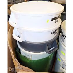 STACK OF 4 LARGE BRUTE WHITE AND GREY