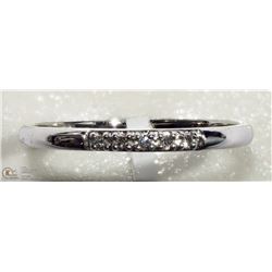 8) 10K WHITE GOLD 5 DIAMOND BAND RING