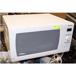 LARGE PANASONIC INVERTOR MICROWAVE