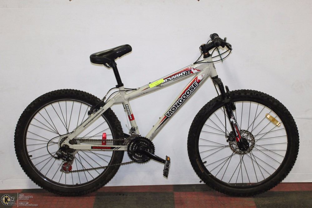 MONGOOSE DEVIANT MOUNTAIN BIKE 26" TIRES