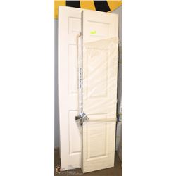 LOT OF 6 INTERIOR DOORS AND 1 BIFOLD CLOSET DOOR