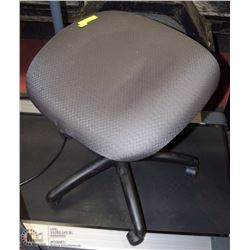 BACKLESS ADJUSTABLE ROLLING STOOL/SEAT