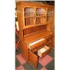 Image 2 : WOOD BUFFET & HUTCH