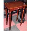 Image 1 : SMALL 30" TALL TABLE.