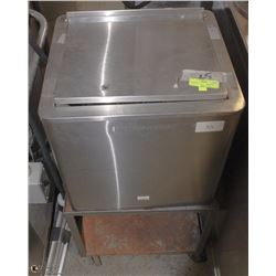 TOWEL WARMER WITH STAND