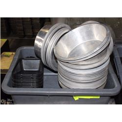 TUB WITH 60 PIECES OF BAKEWARE