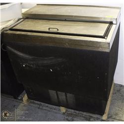 GLASTENDER MF39-B2 COMMERCIAL SLIDE LID COOLER