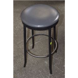 15 BAR STOOLS