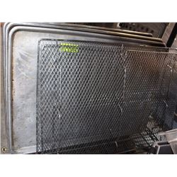 LOT OF 8 BAKING TRAYS AND 2 WIRE COOLING RACKS