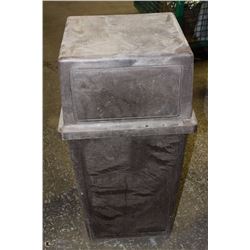 RUBBERMAID 35 GAL WASTE RECEPTACLE