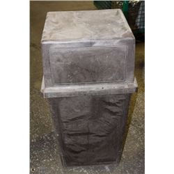 RUBBERMAID 35 GAL WASTE RECEPTACLE