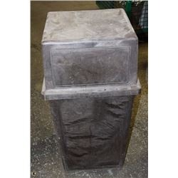 RUBBERMAID 35 GAL WASTE RECEPTACLE