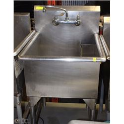 STAINLESS STEEL SINGLE SINK WITH FAUCET