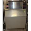 Image 2 : LARGE STAINLESS ICE MACHINE 42 X 63
