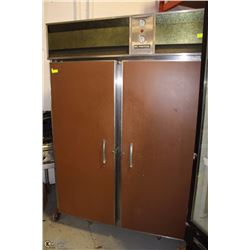 DOUBLE DOOR COOLER 55 X 84 X 33