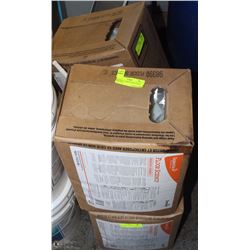 LOT OF 4 BOXES OF DIVERY 4 SCIENCE FINSH 18.9 L.