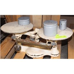 43) DOUBLE PAN BALANCE SCALE W/ 8LB, 4LB & 2LB