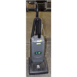COMMERCIAL GRADE VACUUM CLEANER