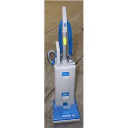 COMMERCIAL GRADE VACUUM CLEANER