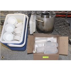 FULL SHELF CONTAINING SMALL STOCK POT & KITCHEN