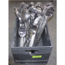 TOTE FILLED WITH STAINLESS STEEL SERVING SPOONS