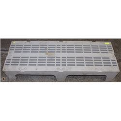 CAMBRO FREEZER BENCH 60 X 24 X 12