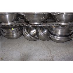 LOT OF 29 STAINLESS STEEL BOWLS OF VARIOUS SIZES