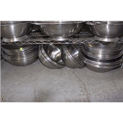 LOT OF 29 STAINLESS STEEL BOWLS OF VARIOUS SIZES