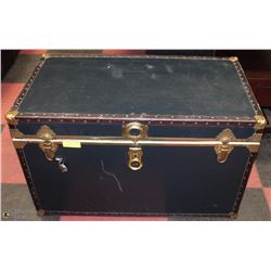 VINTAGE TRUNK WITH SHELF AND KEYS