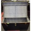 Image 2 : VINTAGE TRUNK WITH SHELF AND KEYS