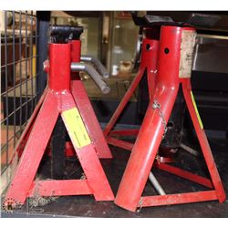 GROUP OF 4 FLOOR JACKS
