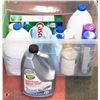 Image 1 : TOTE OF CLEANING SUPPLIES INCL. LARGE BOTTLE