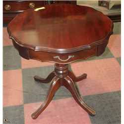 VINTAGE FRENCH PROVINCIAL STYLE END TABLE WITH