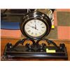 Image 1 : MANTLE CLOCK.