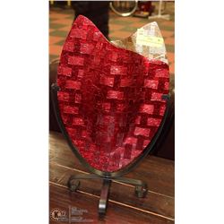 SHOWHOME RED/GOLD VASE DECOR