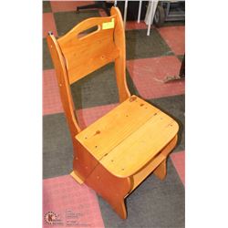 CHAIR THAT UNFOLDS INTO A LADDER