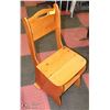Image 1 : CHAIR THAT UNFOLDS INTO A LADDER