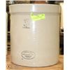 Image 1 : 3 GALLON MEDALTA CROCK