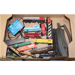 MODEL TRAIN COLLECTION - INCLUDES 11 TRAIN CARS,