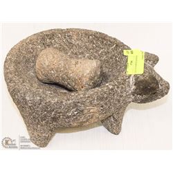 LARGE PIG MORTAR & PESTLE
