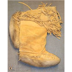 PAIR OF NATIVE MUKLUKS