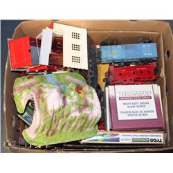 BOX OF LIONEL TRAIN CARS AND ASSORTED DIARAMA