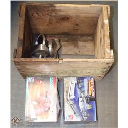 CANADA DRY CRATE WITH 3 AUTOMOBILE SIDE MIRRORS,