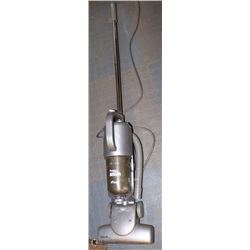 SHARK CYCLONIC BAGLESS VACUUM CLEANER