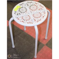 WHITE METAL STOOL/PLANT HOLDER