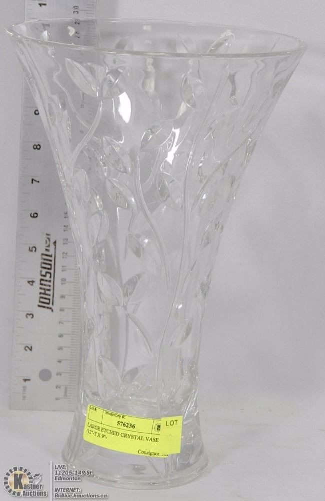 LARGE ETCHED CRYSTAL VASE 12" T X 9" LARGE ETCHED CRYSTAL VASE 12 T X 9 i