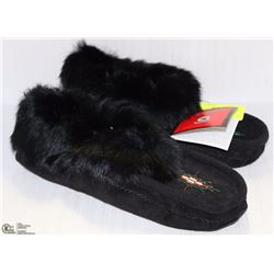 PEIGANCRAFT MOCCASINS MADE IN CANADA -MENS SIZE 10