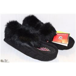 PEIGANCRAFT MOCCASINS MADE IN CANADA - SIZE 9